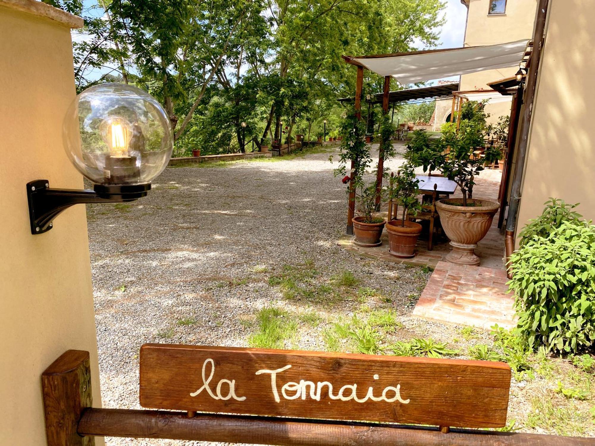 Апартаменты La Tonnaia Лари Экстерьер фото